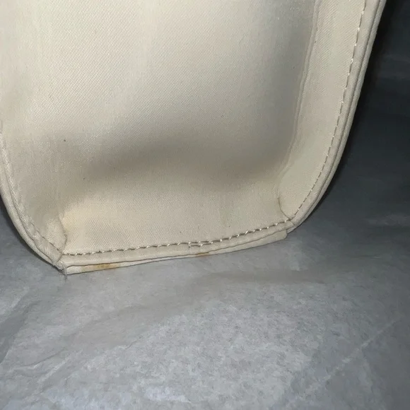 Yves Saint Laurent Cream Handbag - Picture 15 of 15